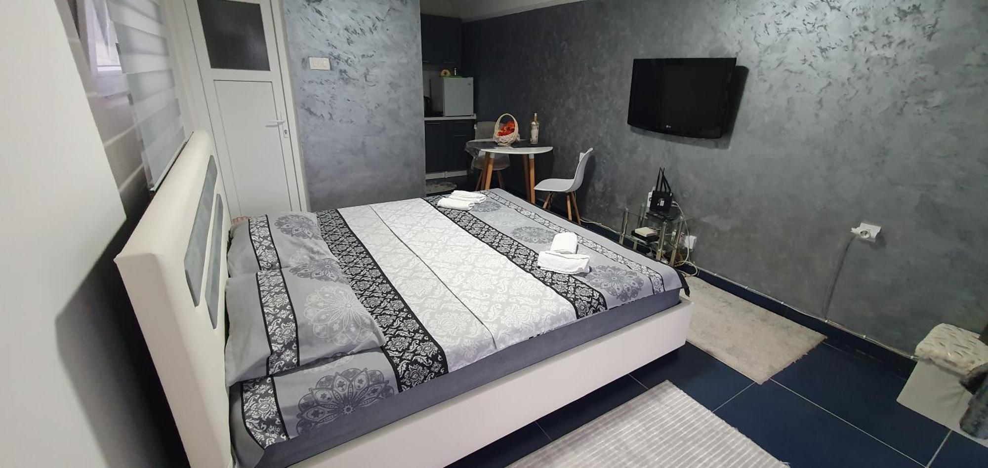 Cozzy Apartment Near The Aiport Podgorica Mitrovici  Экстерьер фото